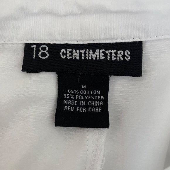 18 Centimeters Classic White Button Down with Cinched Side Size Medium - Picture 11 of 12